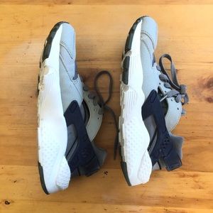 Nike | Huarache Youth Size 5.5